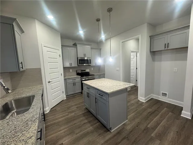 $477,370 | 502 Walnut Crk Parkway, Pendergrass, GA 30567