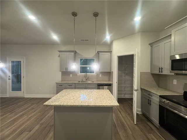 $477,370 | 502 Walnut Crk Parkway, Pendergrass, GA 30567