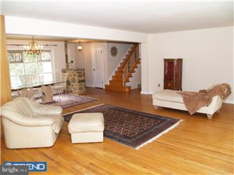 615 Manayunk Road Bala Cynwyd, PA 19004 - Photo 2 of 12 Family Room