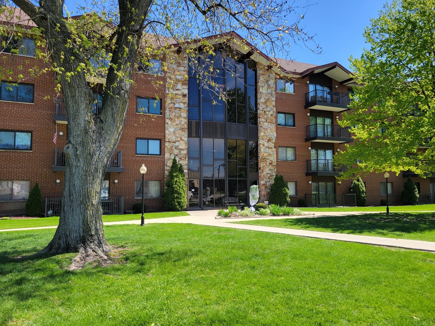 2301 183rd Street, Unit 405 Homewood, IL 60430 - Photo 2 of 14 Gallery Image 2