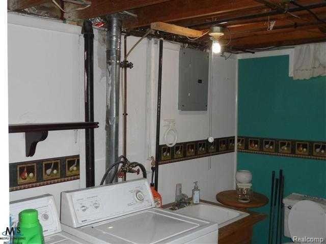 8465 Potomac Street Center Line, MI 48015 - Photo 16 of 20 31127805-15.jpg