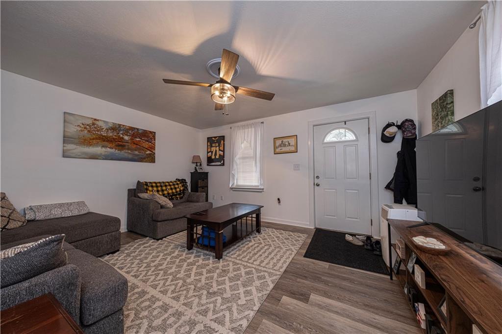 520 Jackson Street Rochester, PA 15074 - Photo 4 of 18