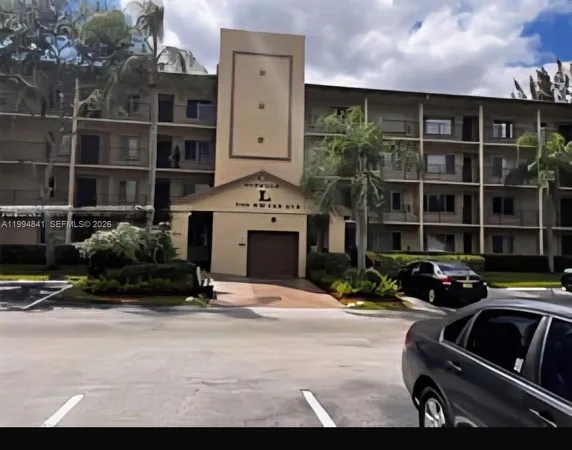 $265,000 | 900 Southwest 142nd Avenue, Unit 114L, Pembroke Pines, FL 33027