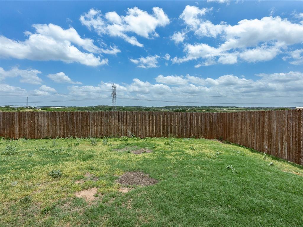 1121 Knightsbridge Road Argyle, TX 76226 - Photo 32 of 39 Expansive backyard featuring a natural wood privacy fence and a broad grass area