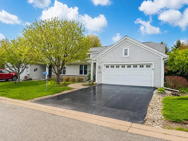 $519,900 | 35297 Lighthouse Lane, Unit 52, Oconomowoc, WI 53066