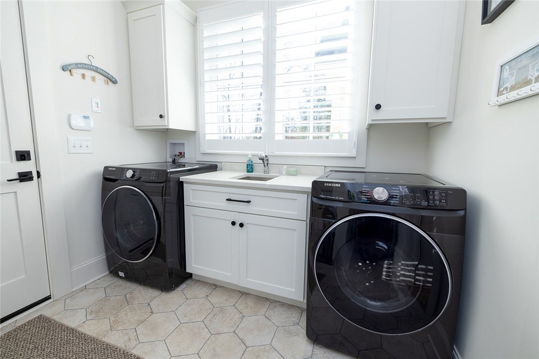 516 Pointe W Drive Seneca, SC 29672 - Photo 45 of 47 Main-Level Laundry/Mud Room