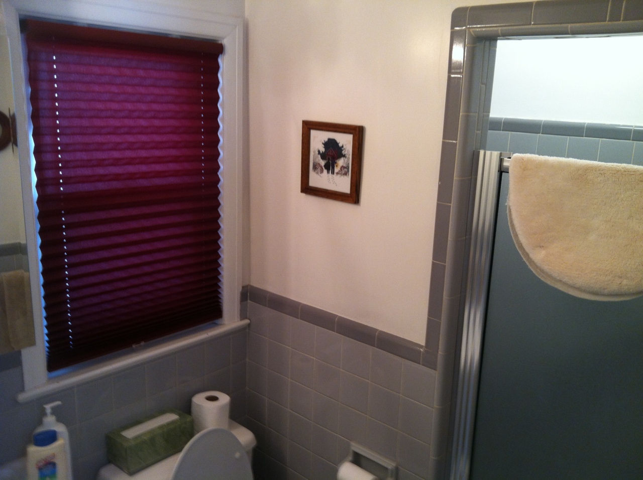 2569 Inglewood Road Southwest Roanoke, VA 24015 - Photo 6 of 22 2nd Bedroom full bath