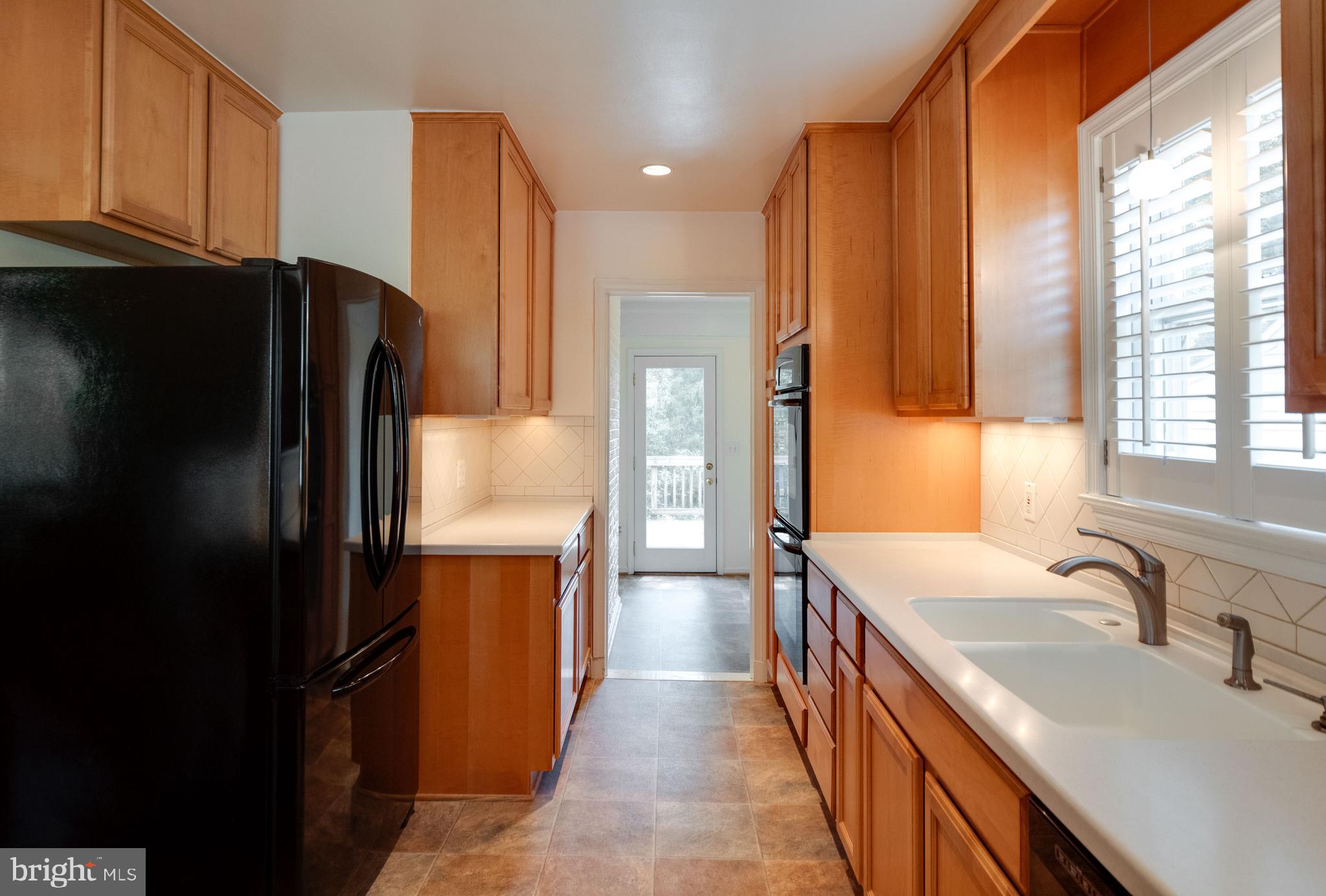 4031 North Glebe Road Arlington, VA 22207 - Photo 8 of 27 a kitchen with stainless steel appliances granite countertop a refrigerator and a sink