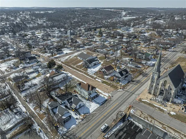 $195,000 | 221 West Miller Street, De Soto, MO 63020