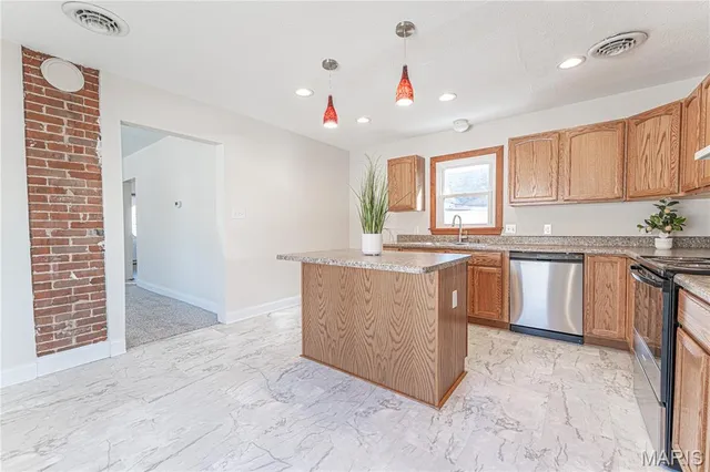 $195,000 | 221 West Miller Street, De Soto, MO 63020