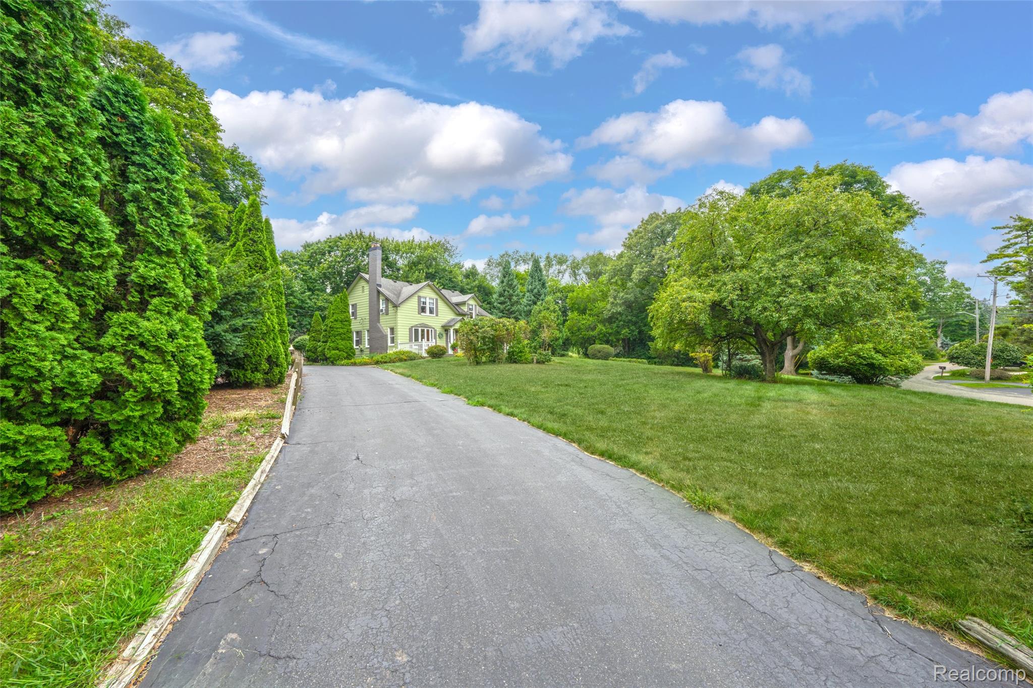 3841 Covert Road Waterford, MI 48328 - Photo 60 of 87 3841 Covert Rd Waterford EXT-19.jpg