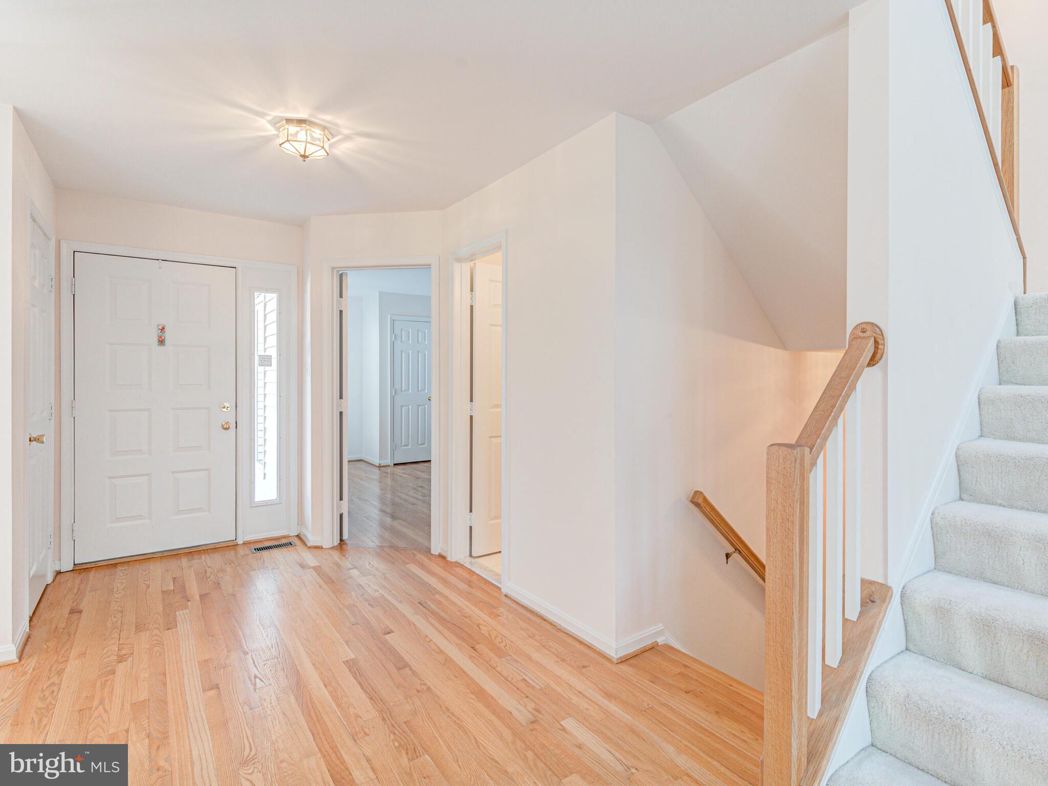 1270 Wedgewood Manor Way Reston, VA 20194 - Photo 5 of 61