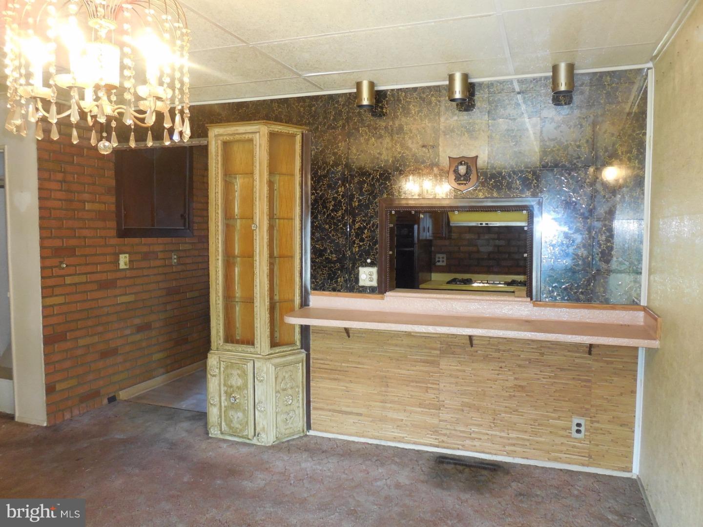 2140 Catasauqua Road Bethlehem, PA 18018 - Photo 3 of 14 Gallery Image 3