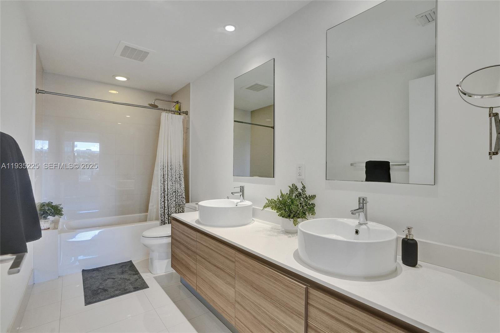 121 Northeast 34th Street, Unit 902 Miami, FL 33137 - Photo 23 of 25