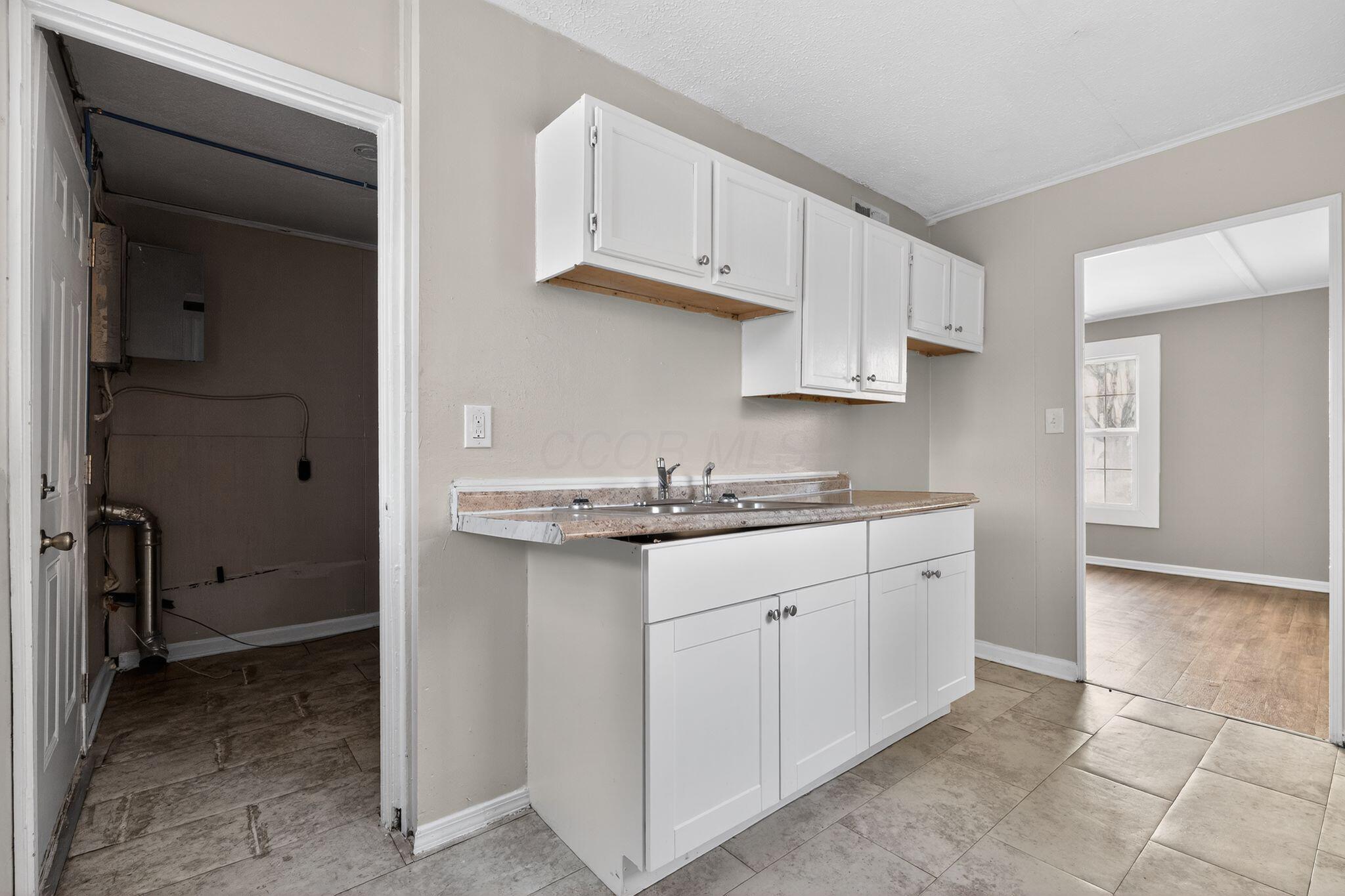 1042 South Hampton Road Columbus, OH 43227 - Photo 20 of 31 21_1042_S_Hampton_Rd_Columbus_OH_43227-K