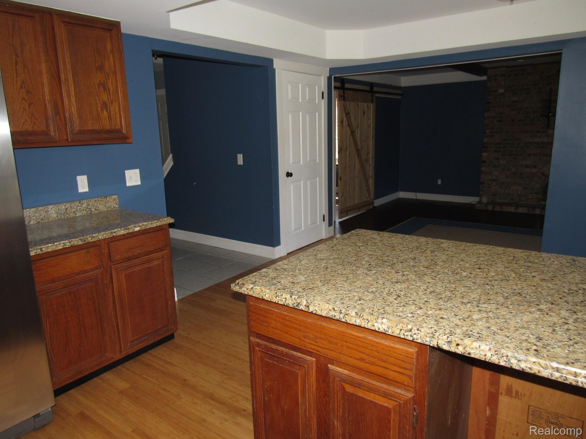2136 Elkhorn Drive Rochester, MI 48307 - Photo 11 of 44 2136 ELKHORN LN ROCHESTER HILLS MI (93).JPG