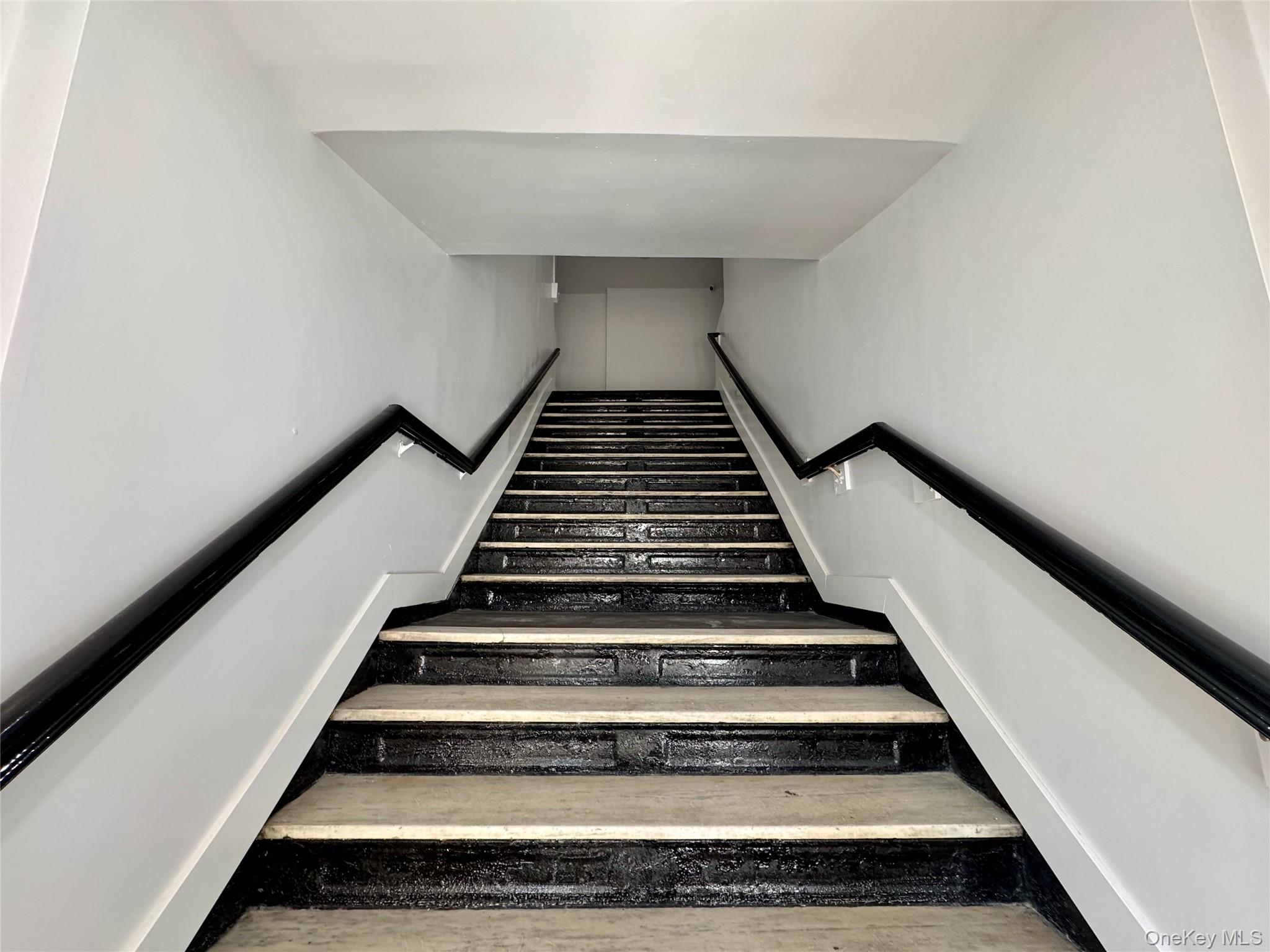 315 Riverside Boulevard, Unit 5 Long Beach, NY 11561 - Photo 2 of 9 View of stairway