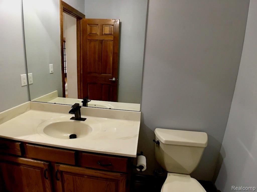 2245 Addaleen Road Highland, MI 48357 - Photo 25 of 50 27-HallBath.jpg