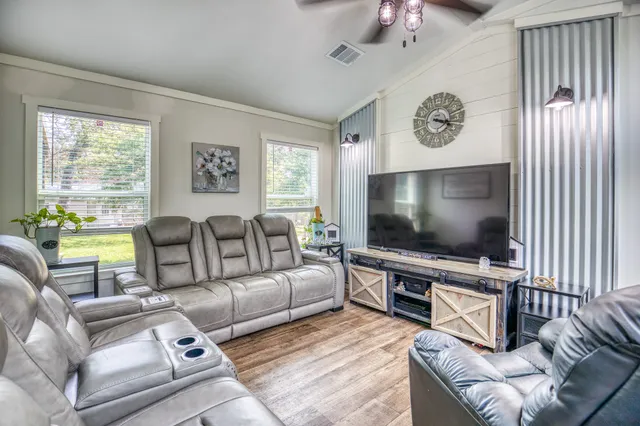 $345,000 | 102 Hilltop Court, Somerville, TX 77879