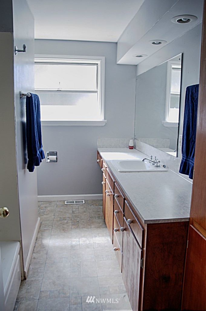 7520 Ridge Way Edmonds, WA 98026 - Photo 14 of 22 Gallery Image 14