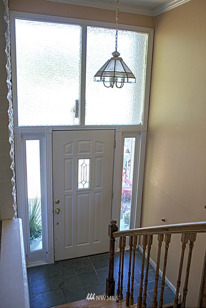 7520 Ridge Way Edmonds, WA 98026 - Photo 3 of 22 Gallery Image 3