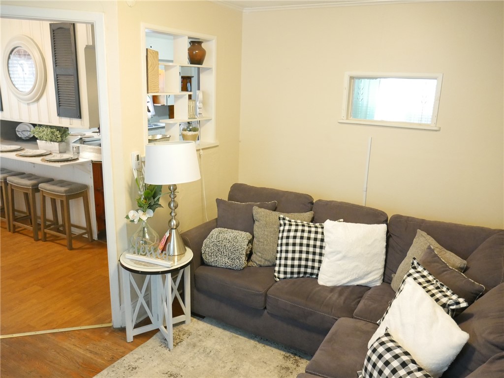 33 Sterling Street Rochester, NY 14606 - Photo 4 of 19