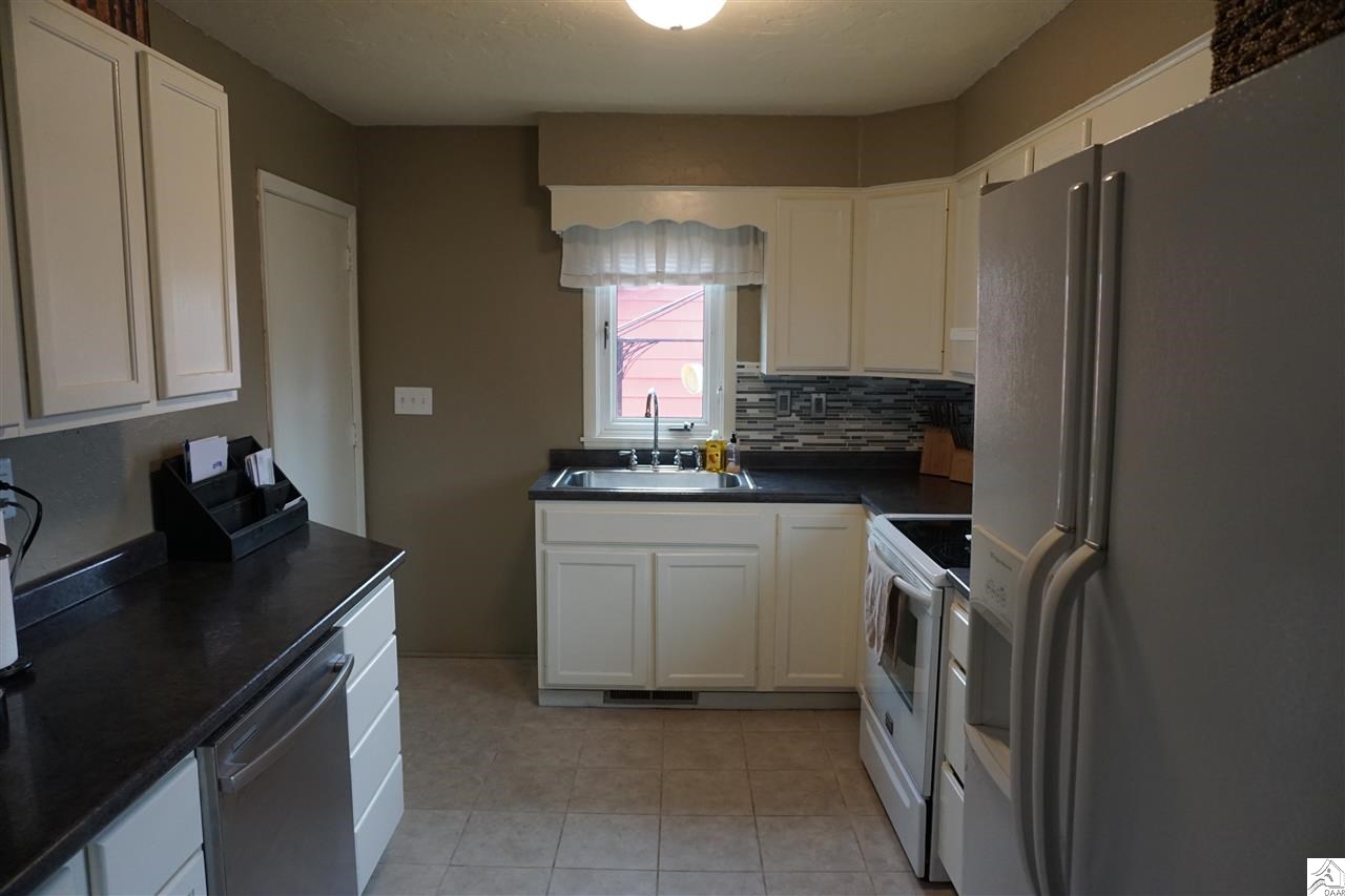 215 7th Street Proctor, MN 55810 - Photo 9 of 14 Updated and Bright