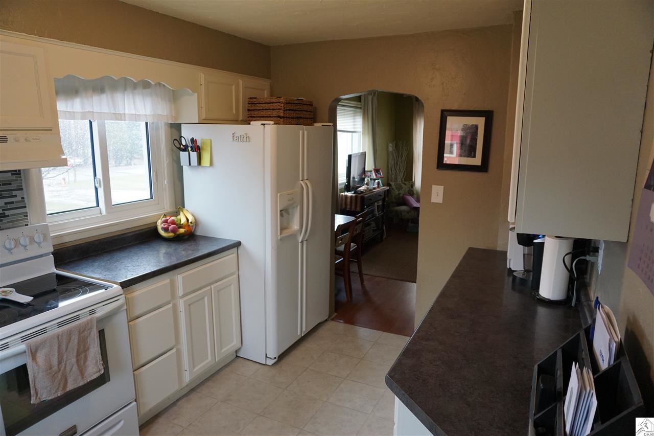 215 7th Street Proctor, MN 55810 - Photo 10 of 14 The other side- Nice appliances
