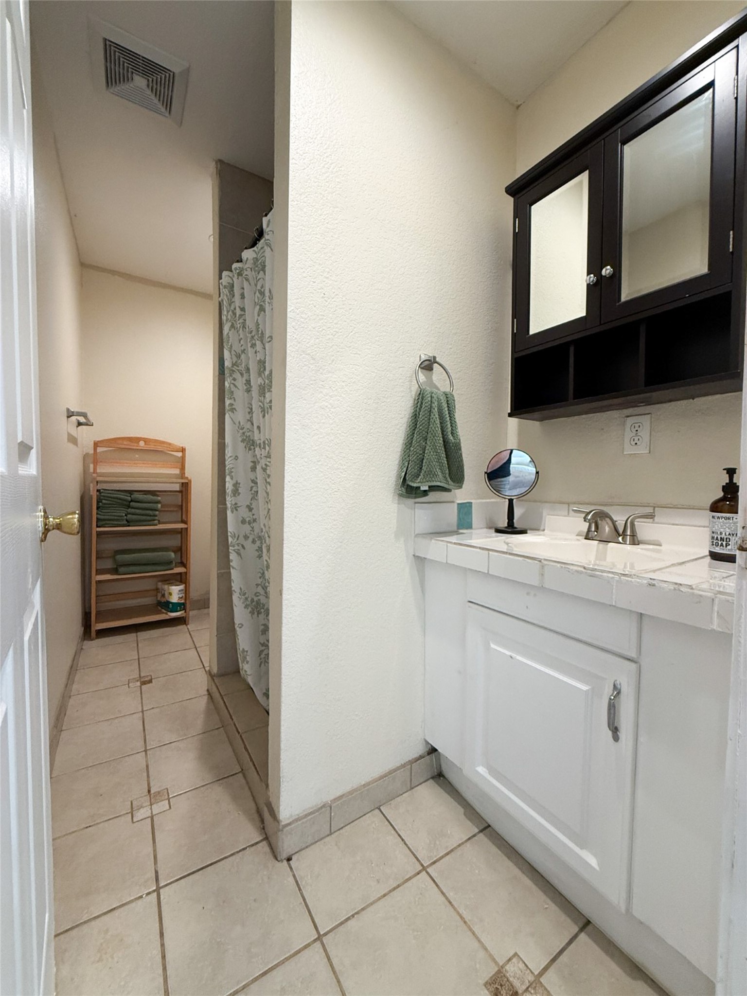 740 Bridget Avenue Buffalo, TX 75831 - Photo 44 of 50 a bathroom with a sink and a mirror