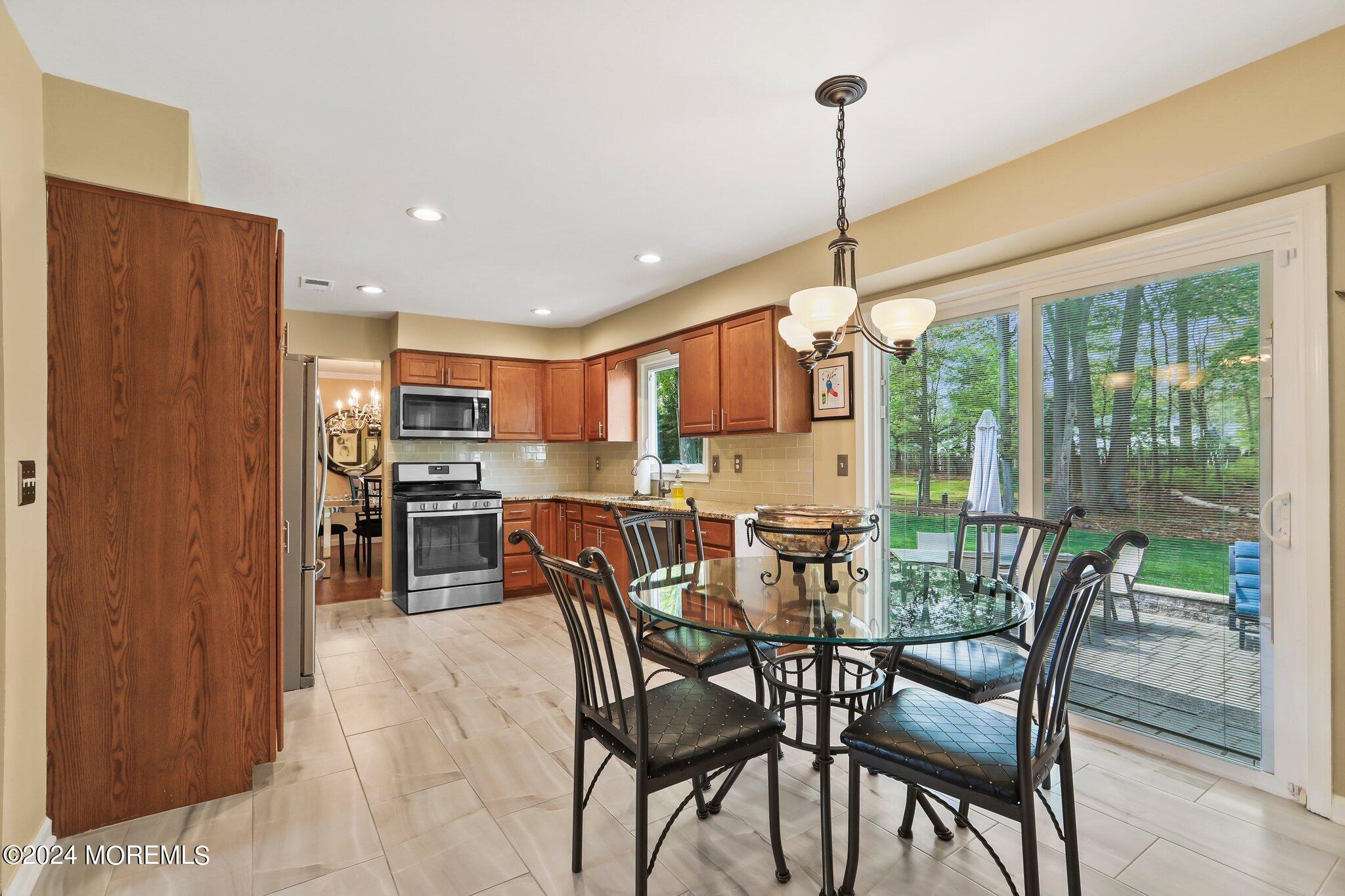 24 Apache Drive Manalapan, NJ 07726 - Photo 7 of 25 KITCHEN