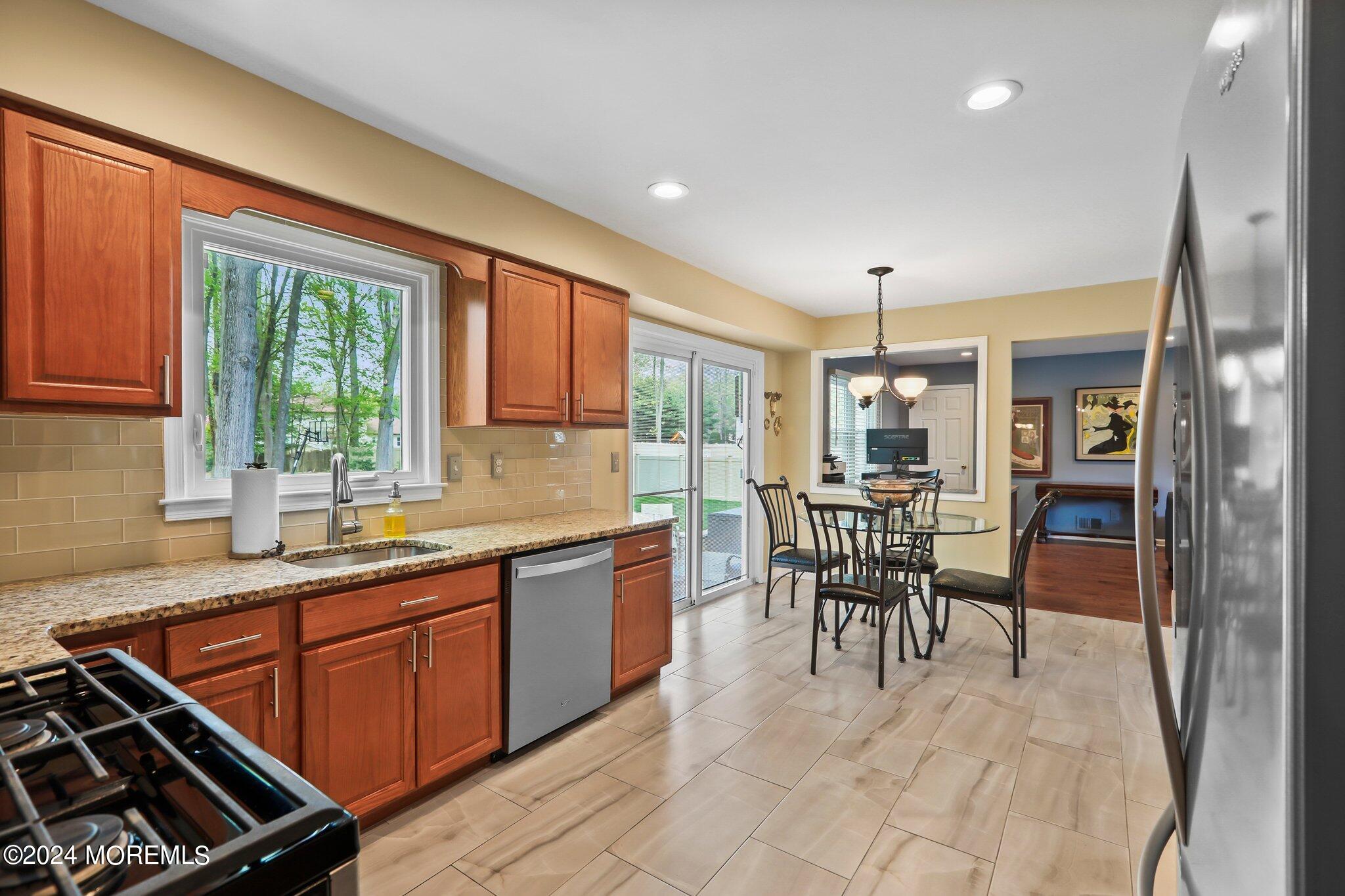 24 Apache Drive Manalapan, NJ 07726 - Photo 8 of 25 KITCHEN