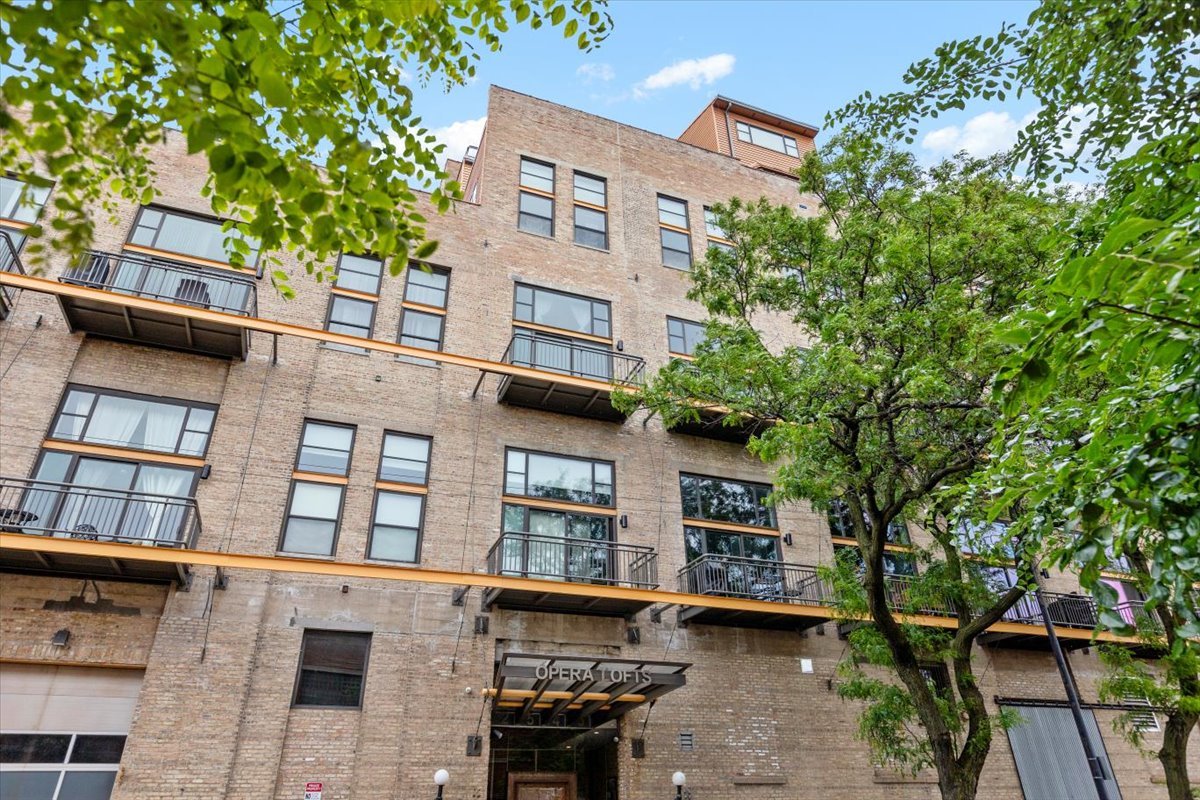 2545 South Dearborn Street, Unit 331 Chicago, IL 60616 - Photo 2 of 33