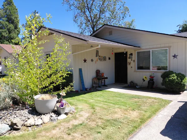 $299,900 | 640 Southwest Sunwood Way, Grants Pass, OR 97526