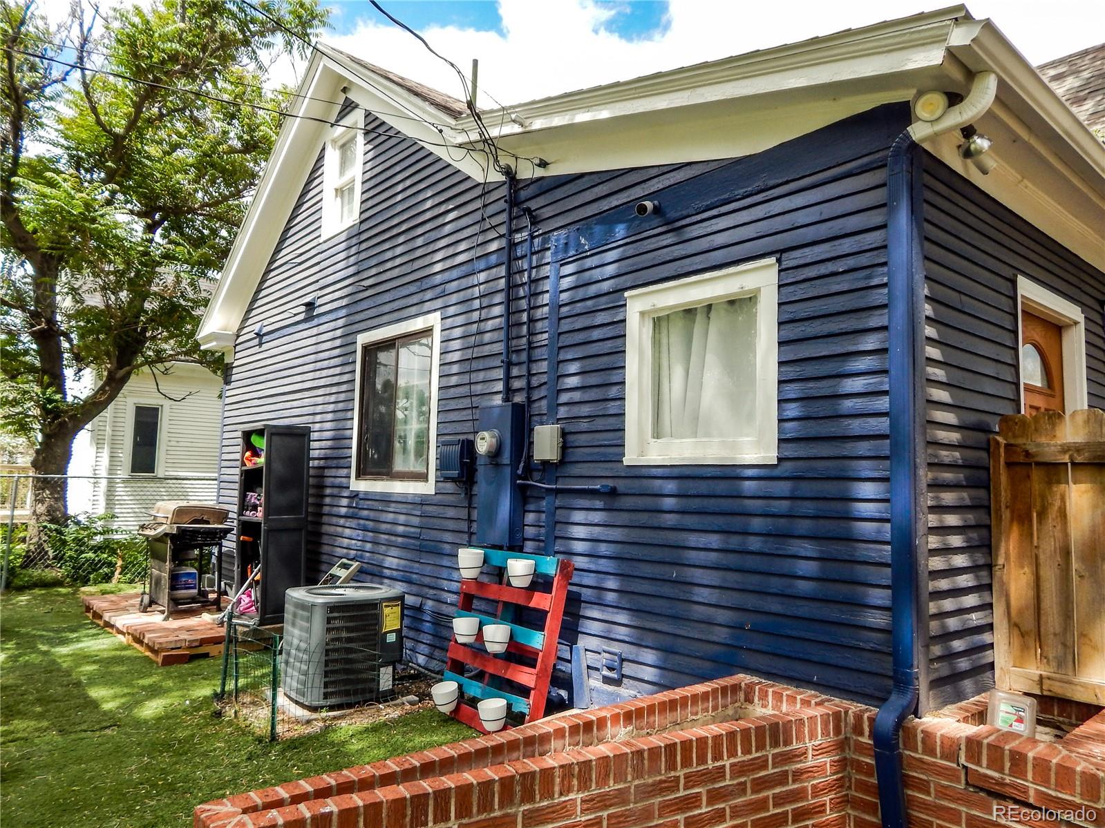 910 South Main Street Lamar, CO 81052 - Photo 33 of 37 a front view of a house with barbeque and wooden fence