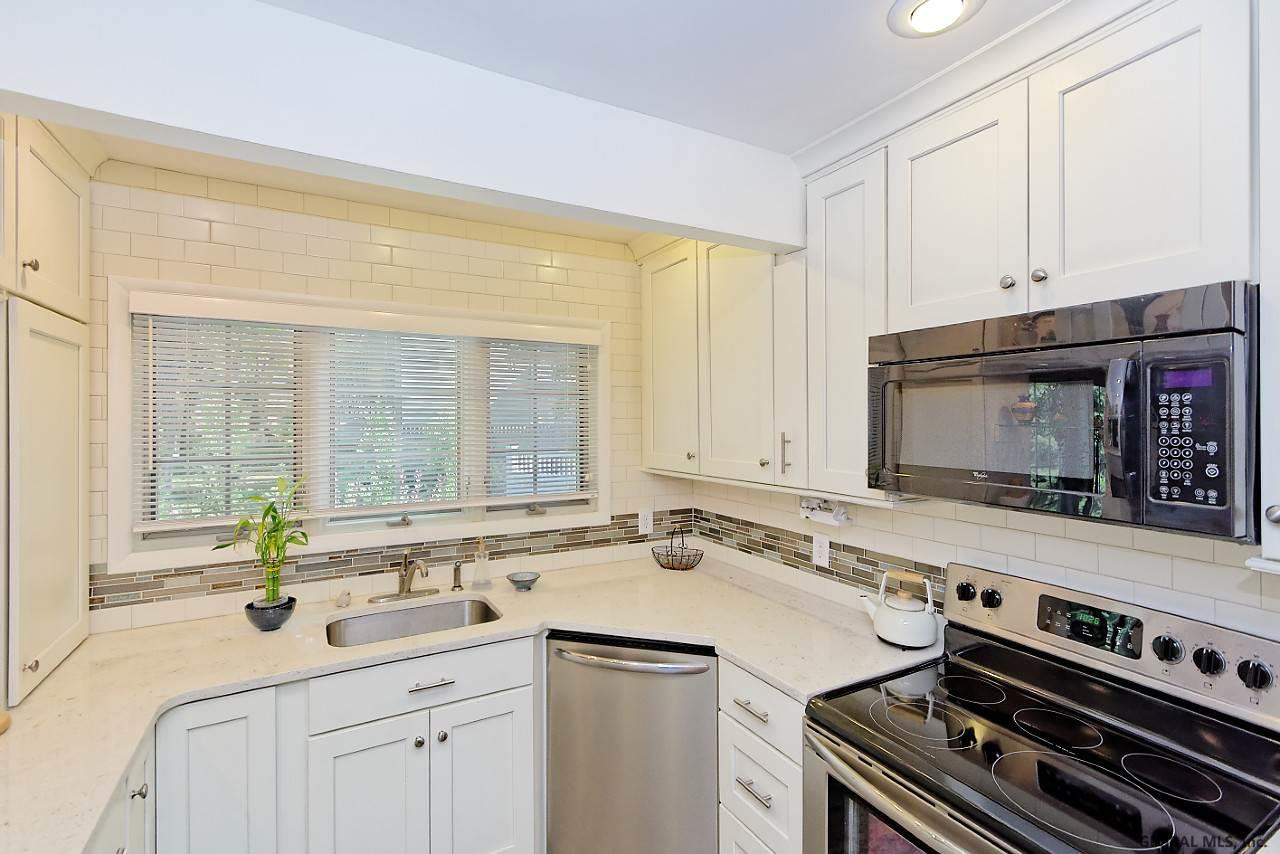 17 Leaf Road Bethlehem, NY 12054 - Photo 3 of 20 Photo 3