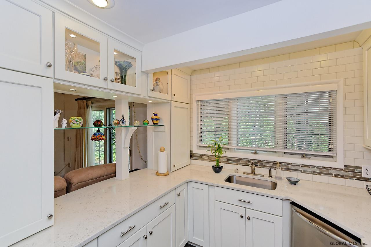 17 Leaf Road Bethlehem, NY 12054 - Photo 4 of 20 Photo 4
