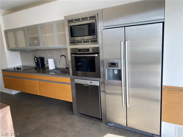 $4,000 | 3722 South Las Vegas Boulevard, Unit 1812, Las Vegas, NV 89158