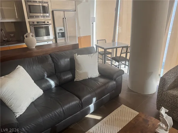 $4,000 | 3722 South Las Vegas Boulevard, Unit 1812, Las Vegas, NV 89158