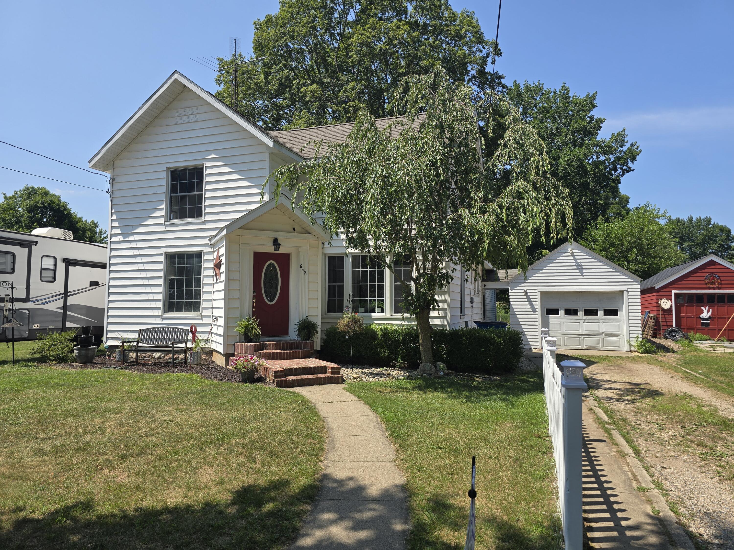 642 Maple Street Colon, MI 49040 - Photo 1 of 38 1000087389