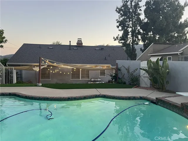 $1,394,000 | 2619 Mary Street, La Crescenta, CA 91214