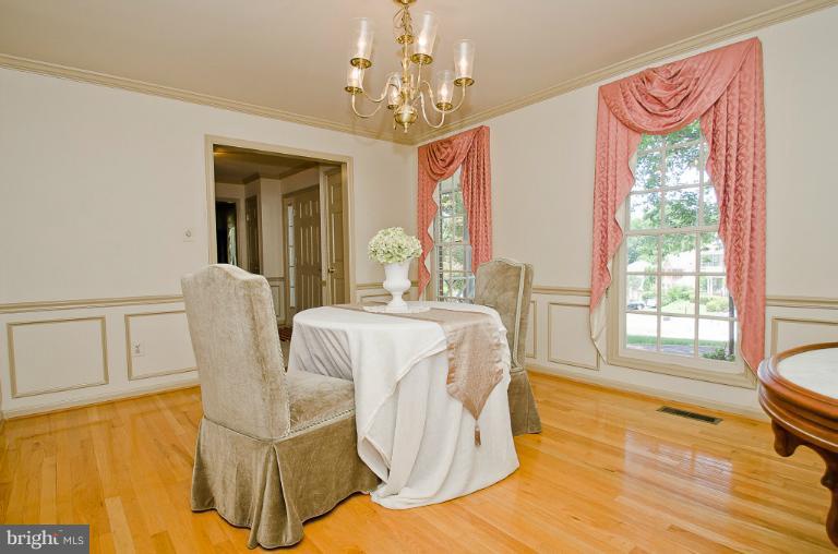 8325 Kings Ridge Court Springfield, VA 22153 - Photo 2 of 25 Dining Room