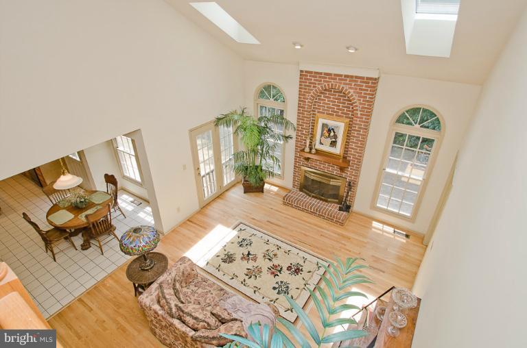 8325 Kings Ridge Court Springfield, VA 22153 - Photo 12 of 25 Family Room