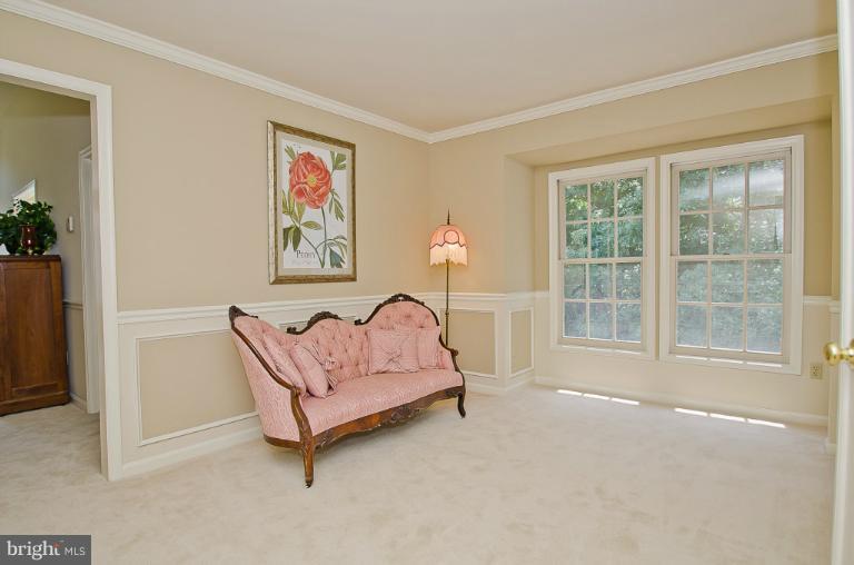 8325 Kings Ridge Court Springfield, VA 22153 - Photo 18 of 25 Sitting Rm