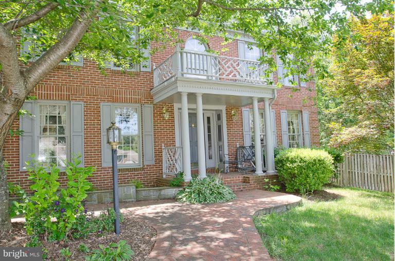 8325 Kings Ridge Court Springfield, VA 22153 - Photo 19 of 25 Exterior (Front)