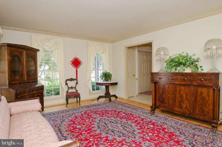 8325 Kings Ridge Court Springfield, VA 22153 - Photo 20 of 25 Living Room