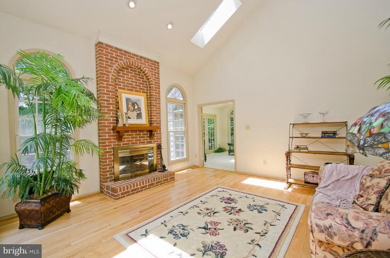 8325 Kings Ridge Court Springfield, VA 22153 - Photo 21 of 25 Family Room
