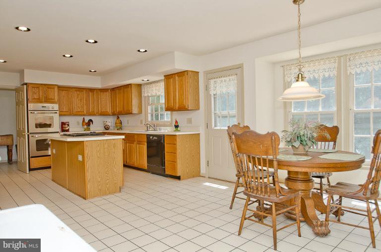 8325 Kings Ridge Court Springfield, VA 22153 - Photo 22 of 25 Kitchen
