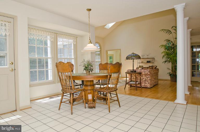 8325 Kings Ridge Court Springfield, VA 22153 - Photo 4 of 25 Eat In Kitchen