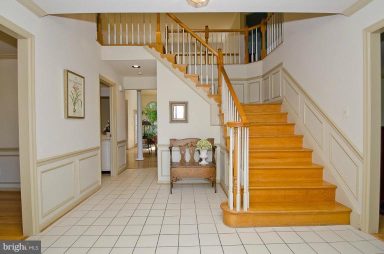 8325 Kings Ridge Court Springfield, VA 22153 - Photo 8 of 25 Foyer