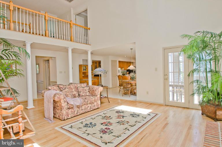 8325 Kings Ridge Court Springfield, VA 22153 - Photo 10 of 25 Family Room